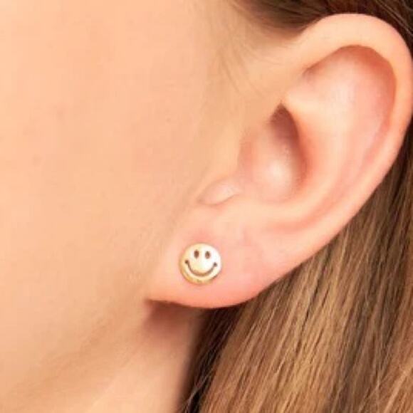 NWOT ✨ Pair of Smiley Face Earrings 🙂 from Evry Jewels - Picture 1 of 3